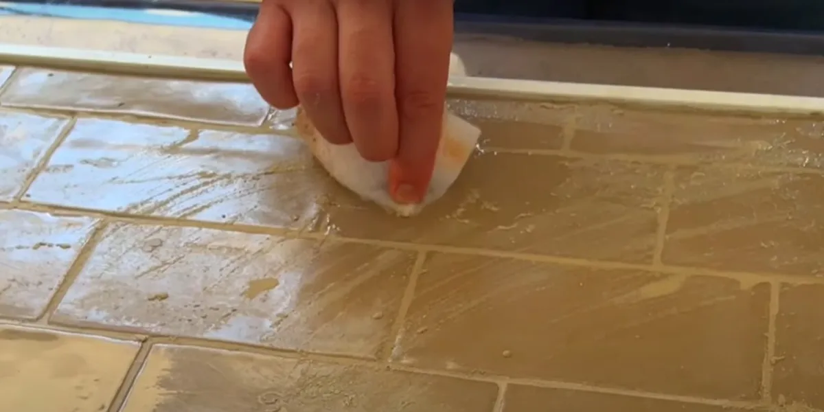 Jak vyčistit spáry: domácí řešení pro koupelnu a kuchyň