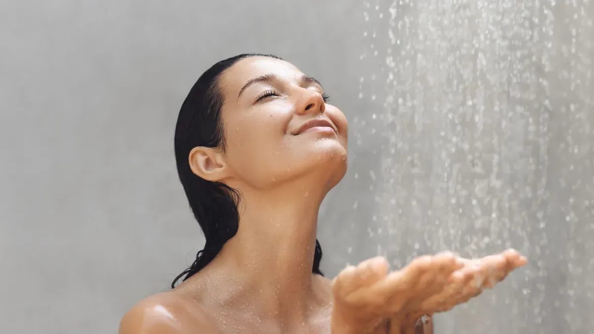 Sprchovací návyky seniorů: klíč ke zdraví a životnímu komfortu